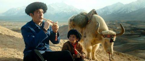 由新疆维吾尔自治区党委宣传部组织策划,天山电影制片厂创作拍摄的